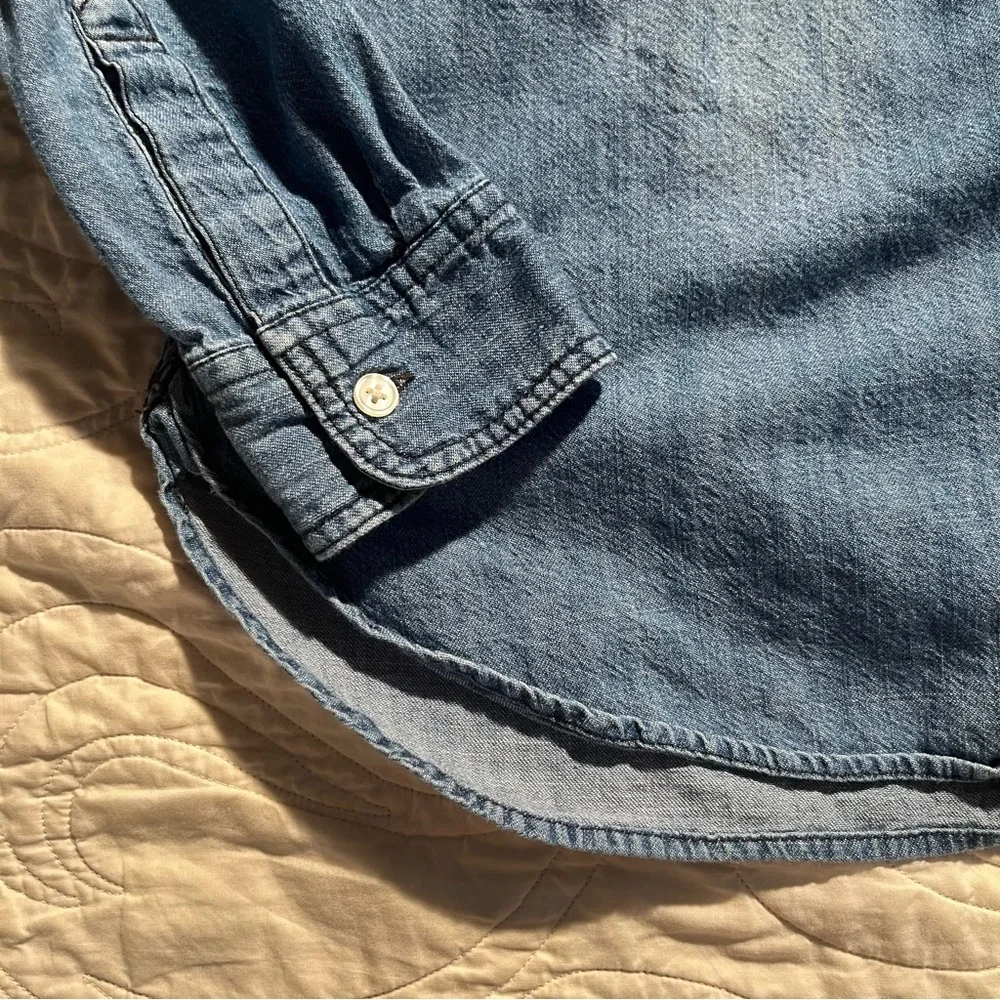 Old Navy medium wash denim button-down - M - Picture 4 of 7